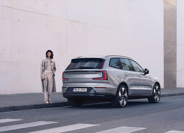 Amplitude-Auto-Volvo-EX90